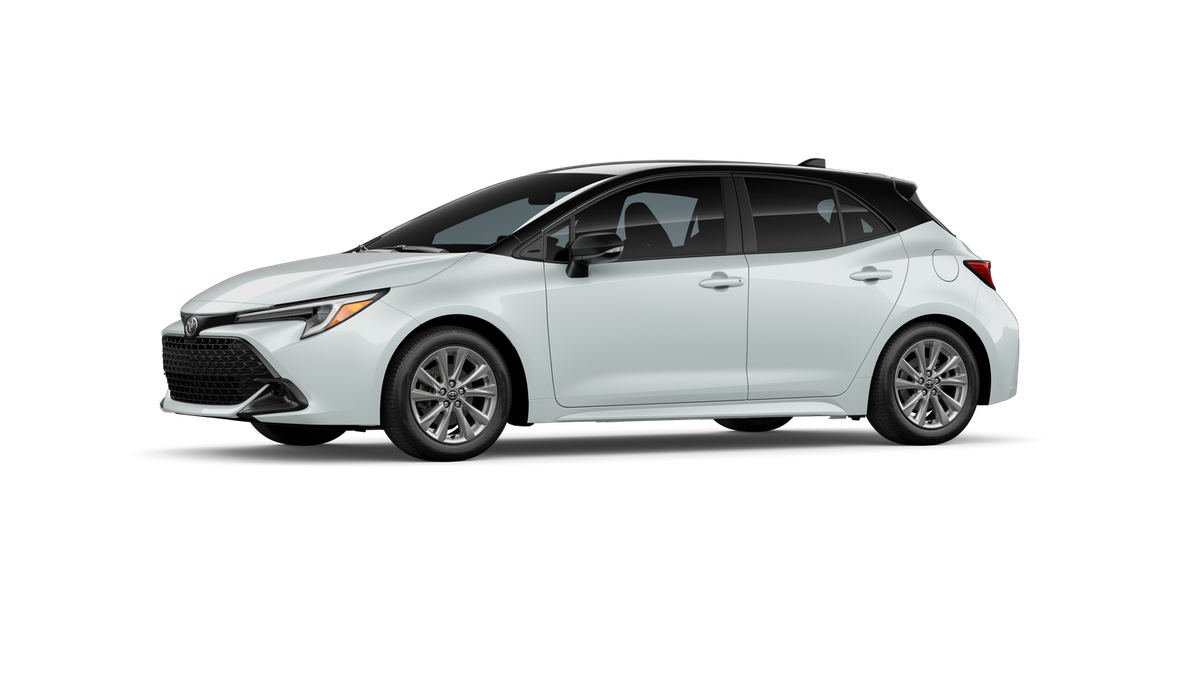 New 2026 Wind Chill Pearl with Midnight Black Metallic roof <sup>1</sup> Toyota  SE image 5