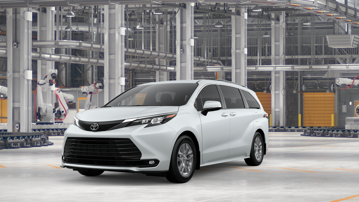 Sienna XLE 2.5L Hybrid Engine Front-Wheel Drive 7-passenger seating [7]