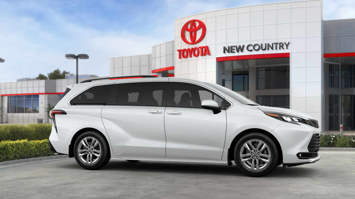 2025 Toyota Sienna XLE photo 43