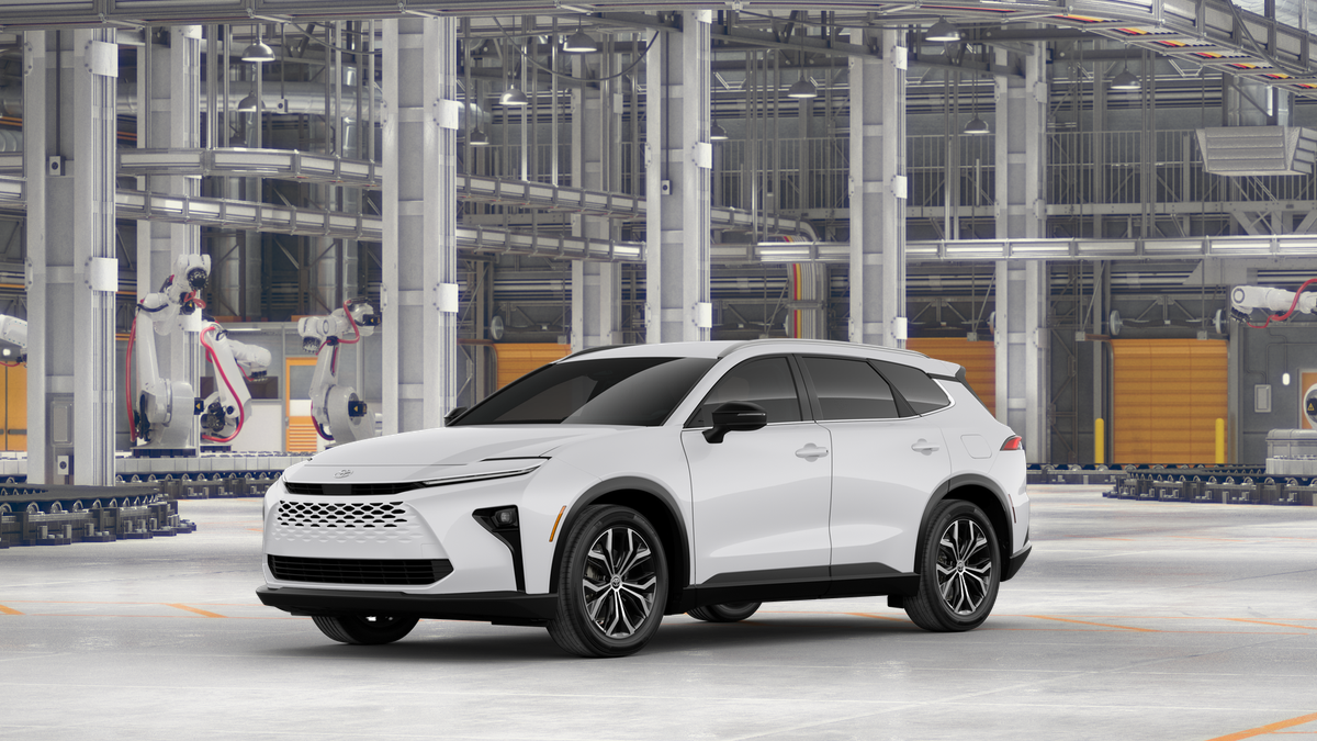 2025 Toyota Crown Signia XLE photo 2