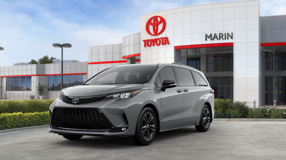 2025 Toyota Sienna XSE 7-Passenger Hybrid AWD's photo