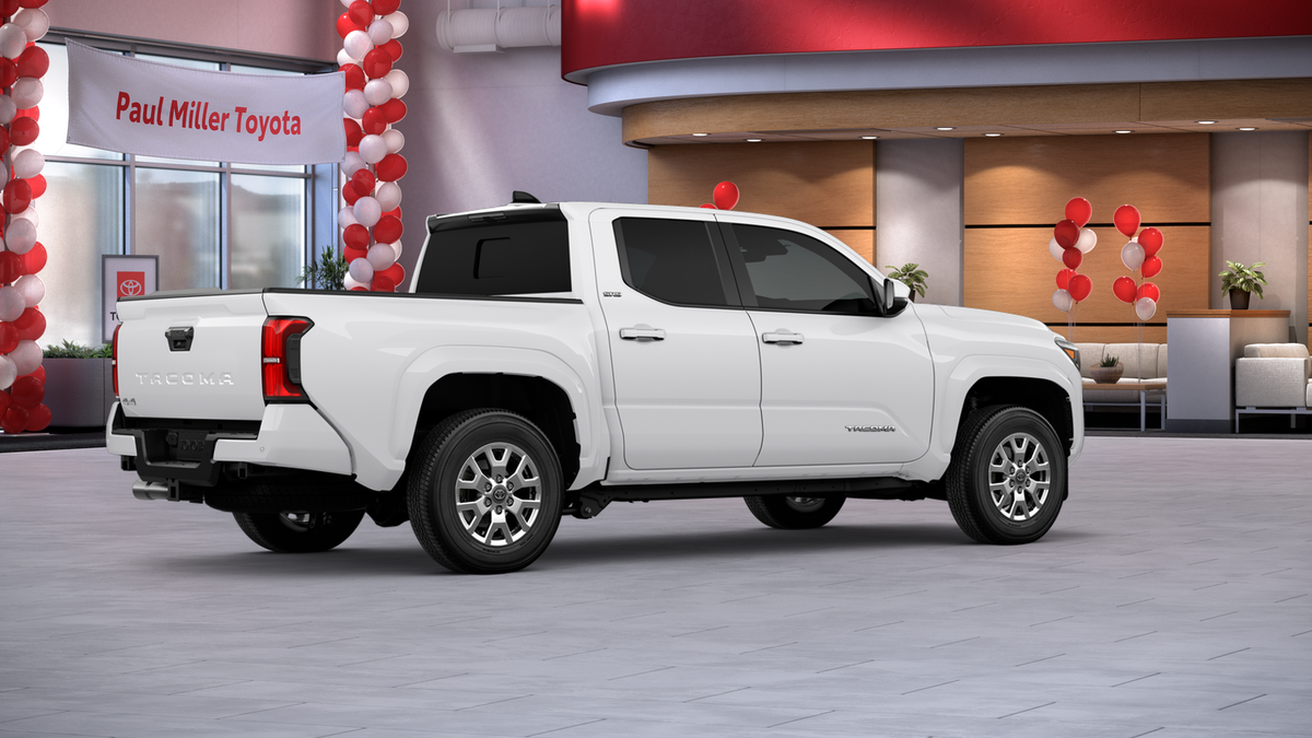 2025 Toyota Tacoma SR5 - Photo 13