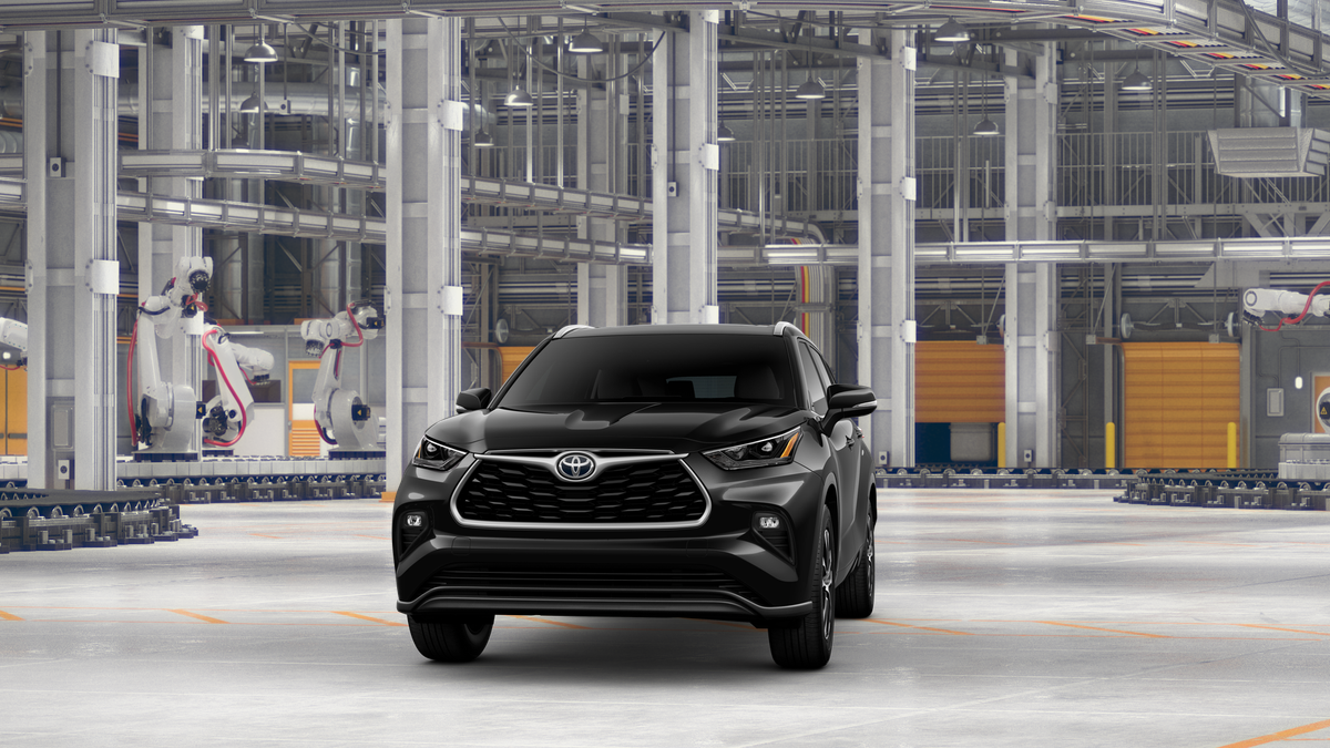 2025 Toyota Highlander XLE photo 2
