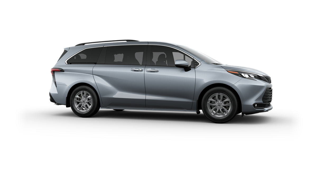 2025 Toyota Sienna XLE photo 29