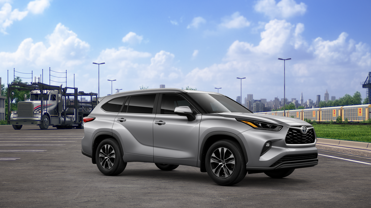2025 Toyota Highlander XLE photo 16