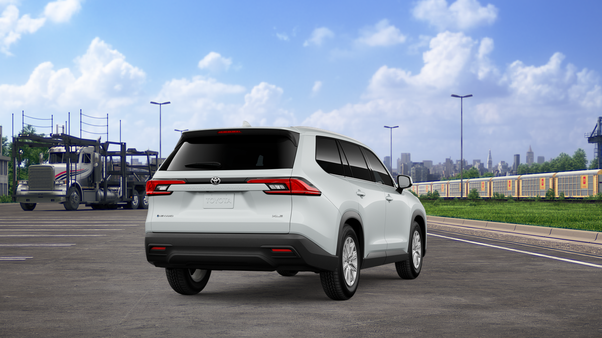 2026 Toyota Highlander Hybrid XLE photo 9
