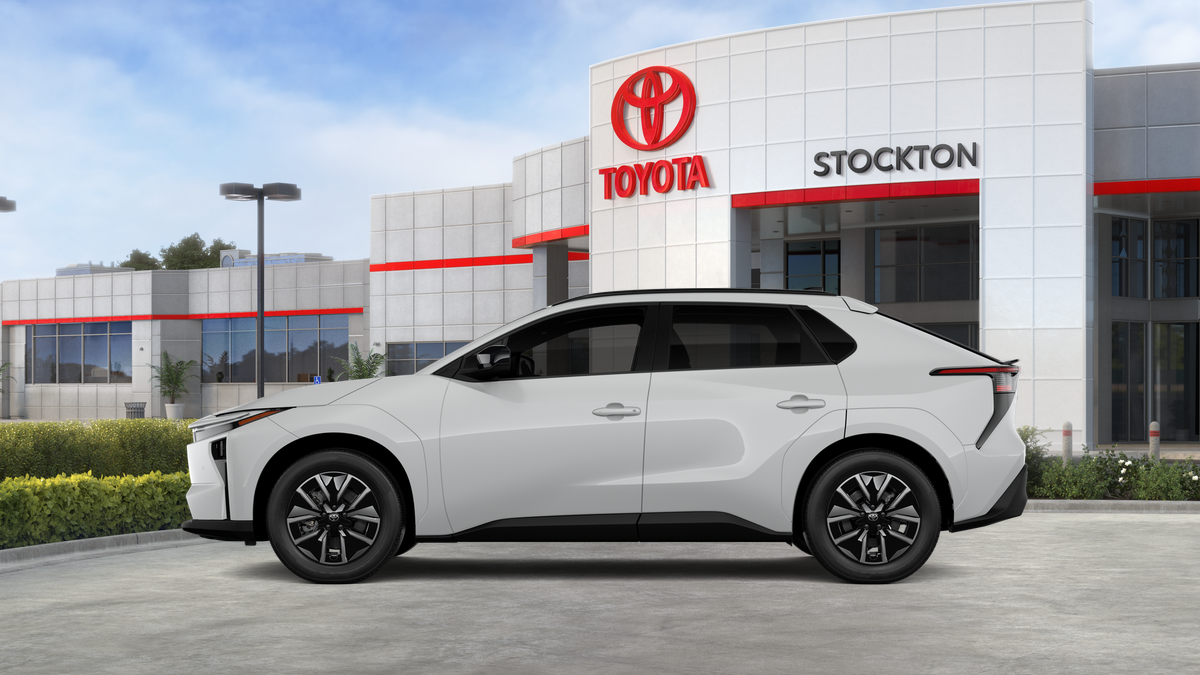 New 2026 Wind Chill Pearl <sup>1</sup> Toyota  XLE image 6