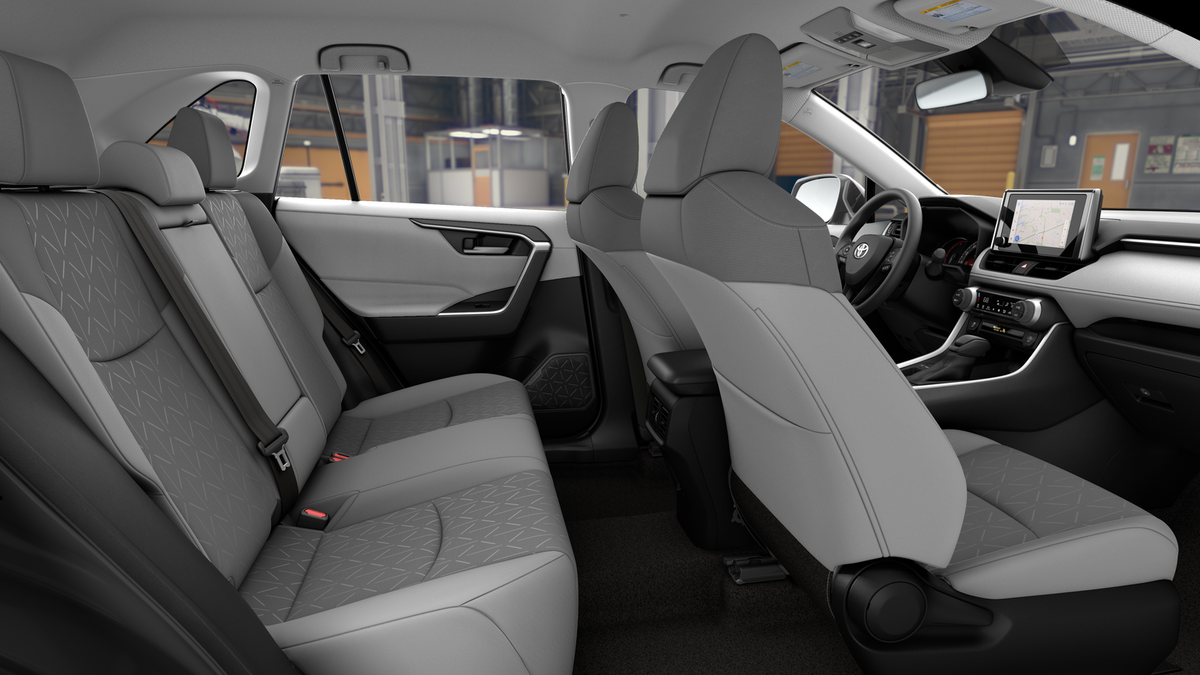 2025 Toyota RAV4 XLE photo 17