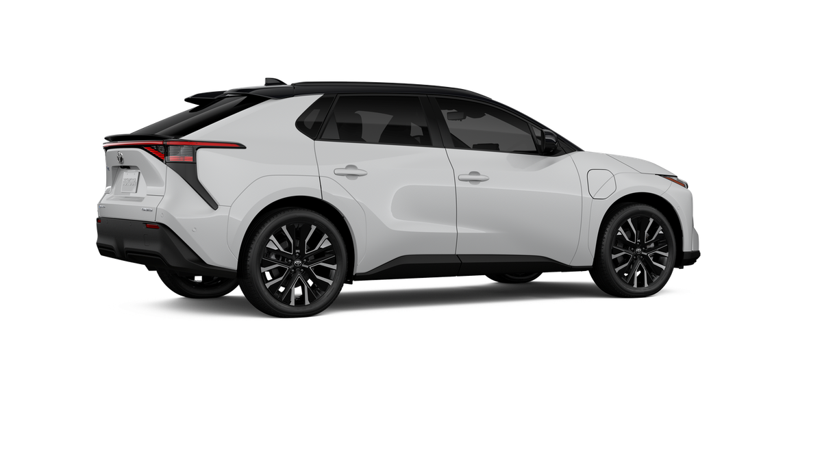 New 2026 Wind Chill Pearl with Midnight Black Metallic roof <sup>1</sup> Toyota  Limited image 23