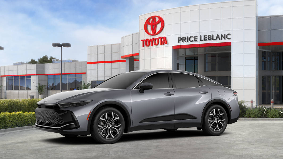 2026 Toyota Crown XLE photo 2