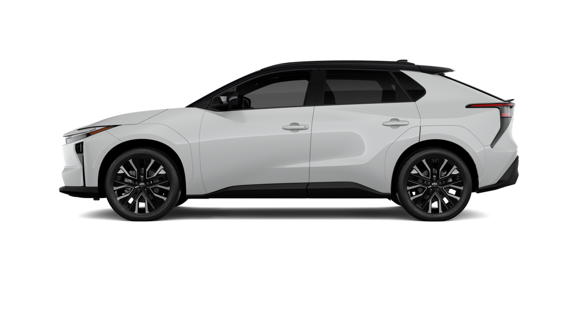 New 2027 Wind Chill Pearl with Midnight Black Metallic roof <sup>1</sup> Toyota  Limited image 6