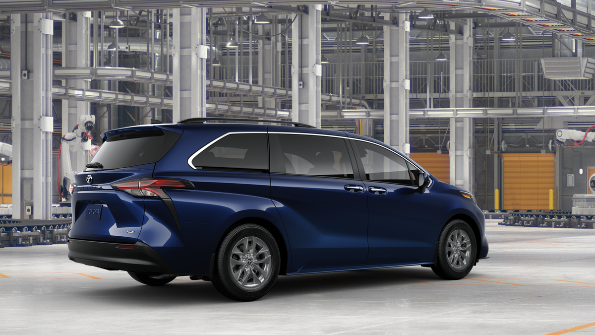 2025 Toyota Sienna XLE photo 12