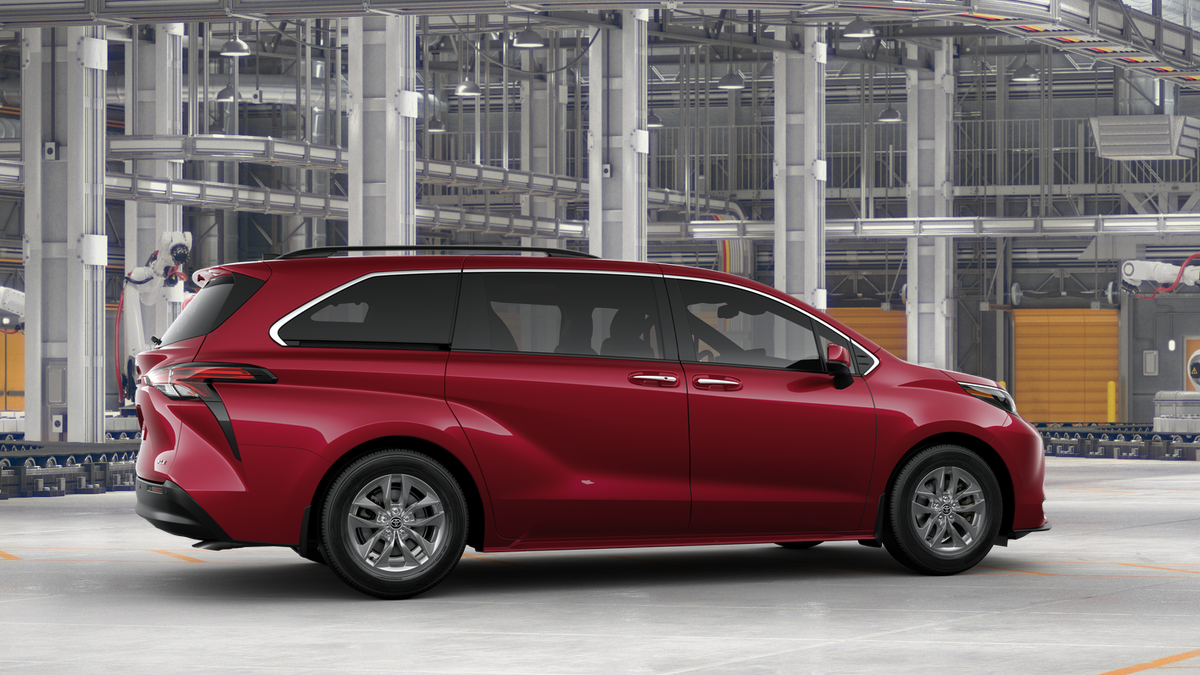 2025 Toyota Sienna XLE photo 13