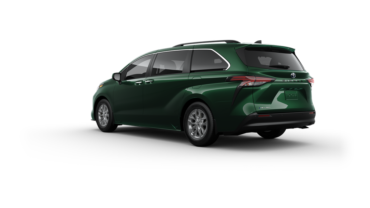 2025 Toyota Sienna XLE photo 24