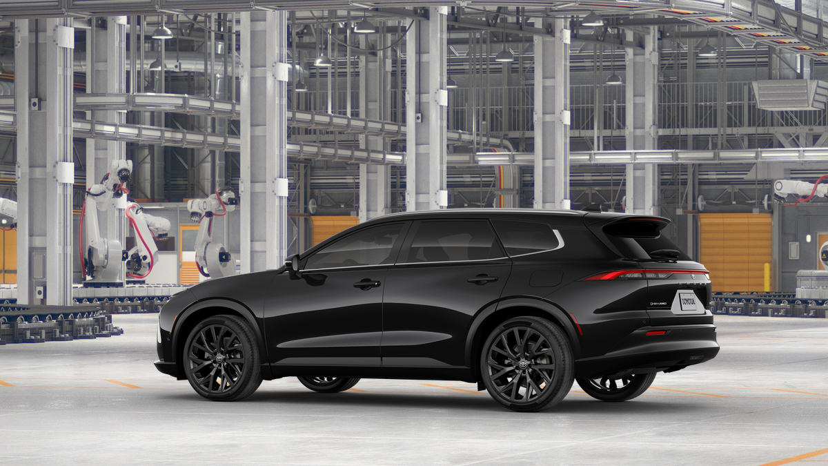 2025 Toyota Crown Signia Limited photo 3