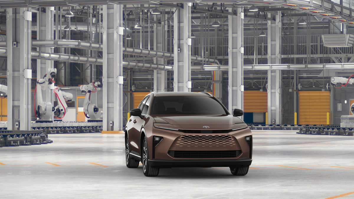 2025 Toyota Crown Signia XLE photo 16