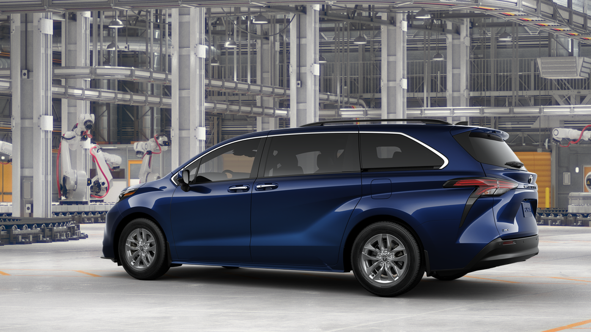 2025 Toyota Sienna XLE photo 7