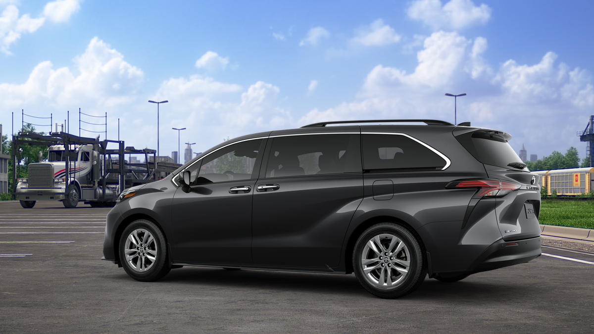 2025 Toyota Sienna XLE photo 5