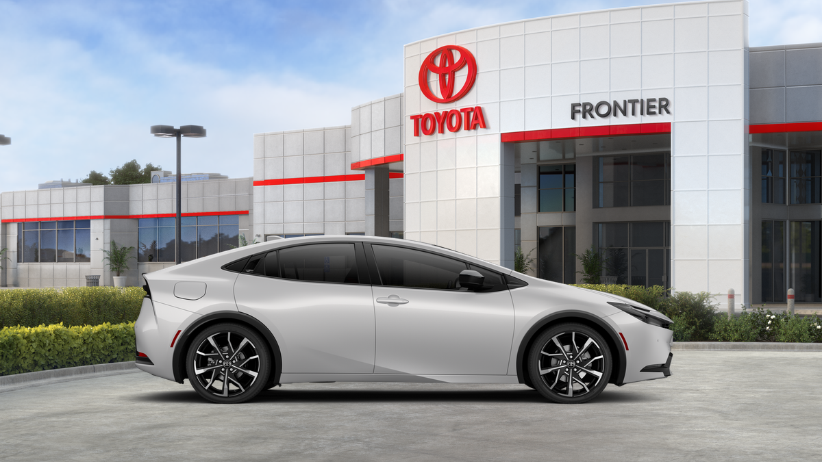 Prius Plug-in Hybrid XSE 2.0L 4-Cyl. ECVT FWD [11]