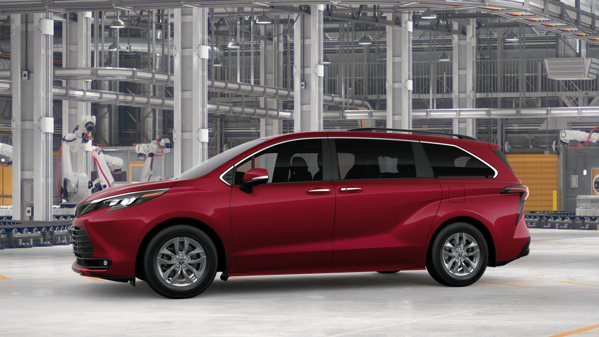2026 Toyota Sienna XLE photo 3