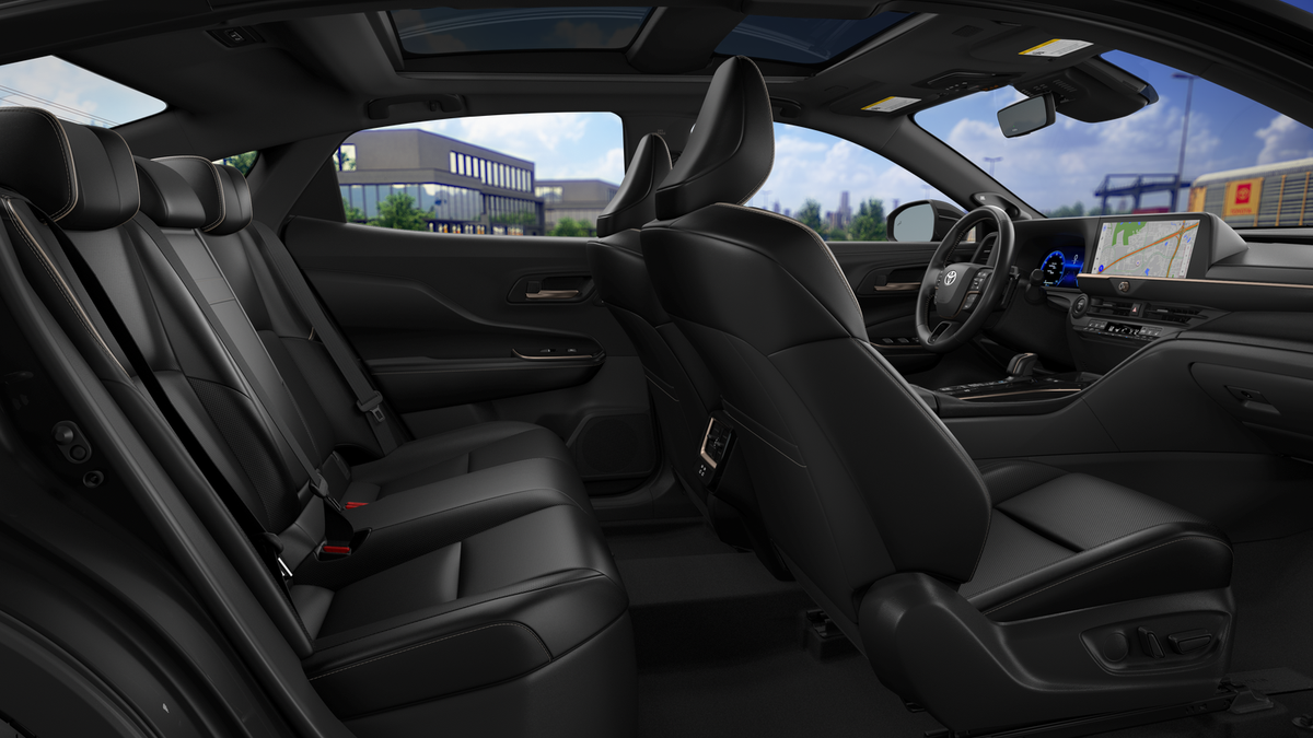 2027 Toyota Toyota Crown Platinum, photo 2 of 12