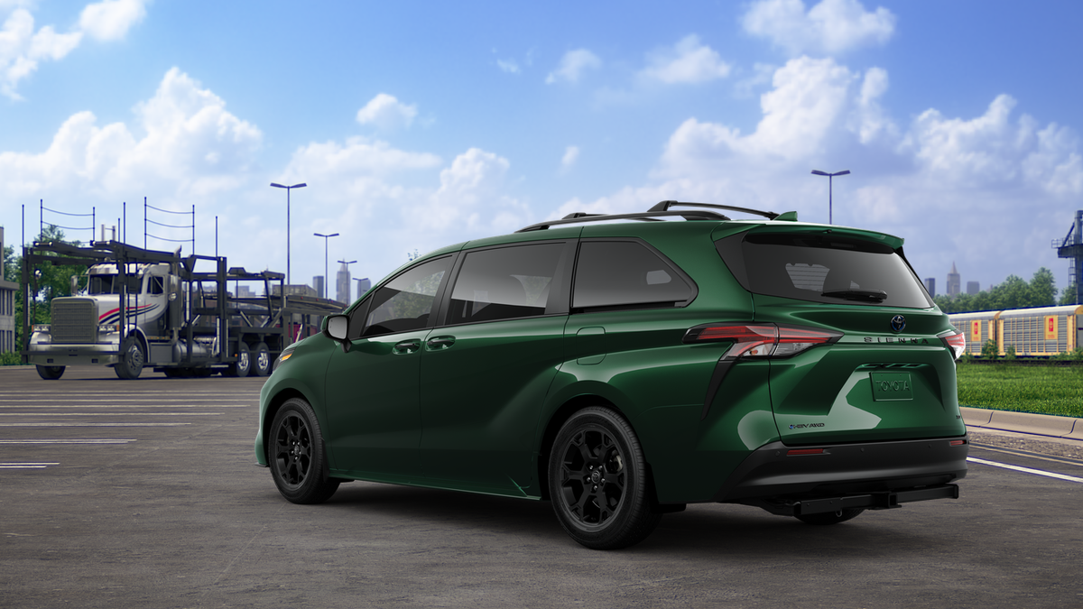 2025 Toyota Sienna Woodland Edition photo 5
