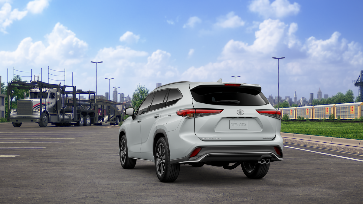 2025 Toyota Highlander XSE photo 7