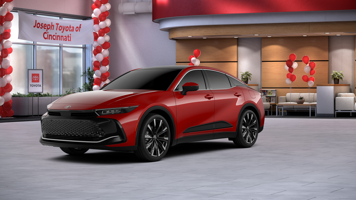 2025 Toyota Crown Platinum's photo