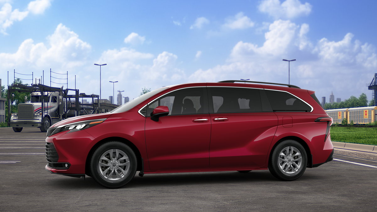 2025 Toyota Sienna XLE photo 3