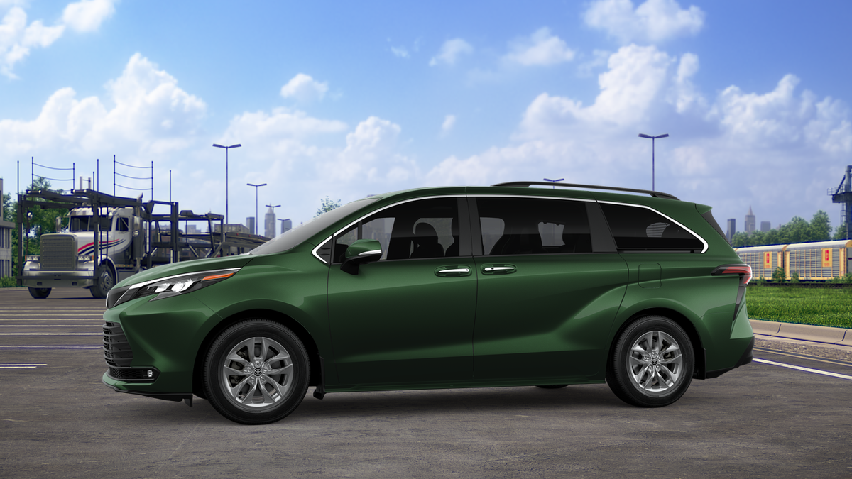 2026 Toyota Sienna XLE photo 3