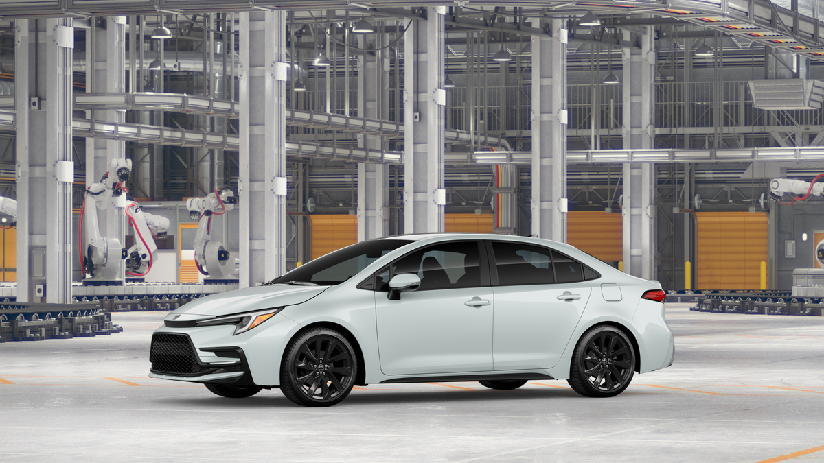 New 2026 Wind Chill Pearl with Midnight Black Metallic roof <sup>1</sup> Toyota  SE image 5