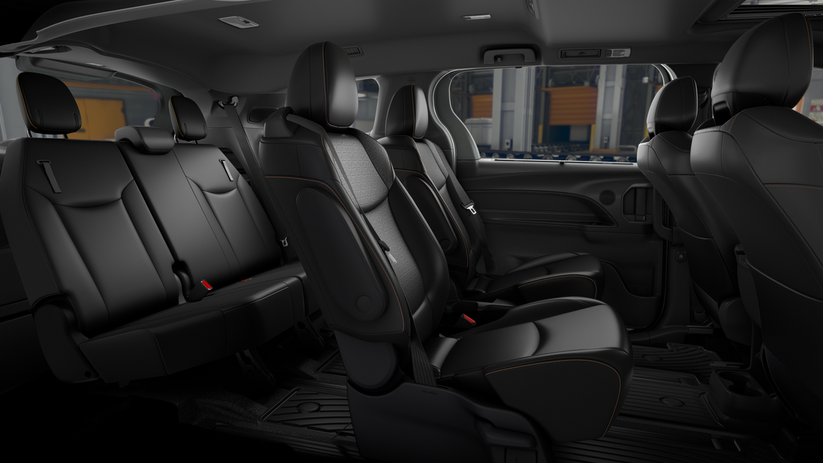 2025 Toyota Sienna Woodland Edition photo 20