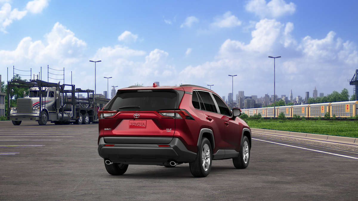 2025 Toyota RAV4 XLE photo 9