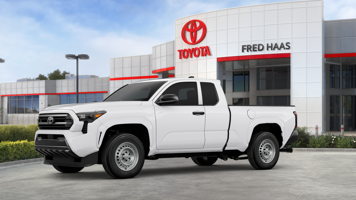 2025 Toyota Tacoma SR XtraCab photo 3