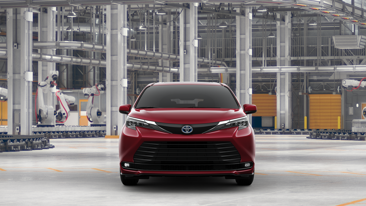 2025 Toyota Sienna XLE photo 2