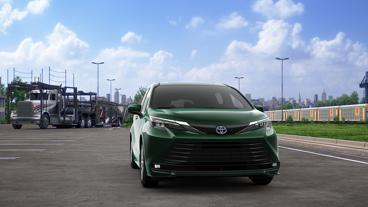 2025 Toyota Sienna XLE photo 16