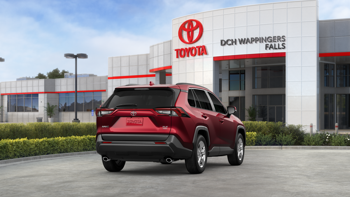 2025 Toyota RAV4 XLE photo 5
