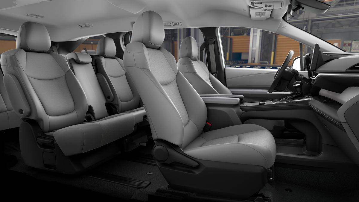 2025 Toyota Sienna LE photo 19