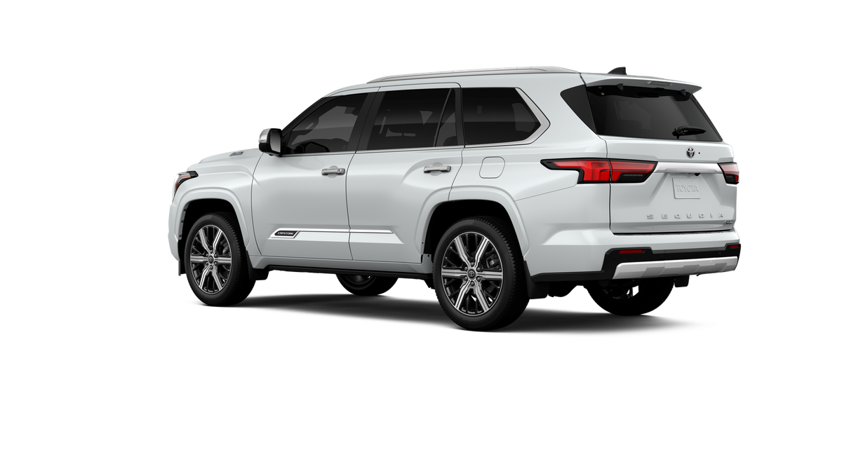New 2026 Wind Chill Pearl <sup>1</sup> Toyota  Capstone image 8