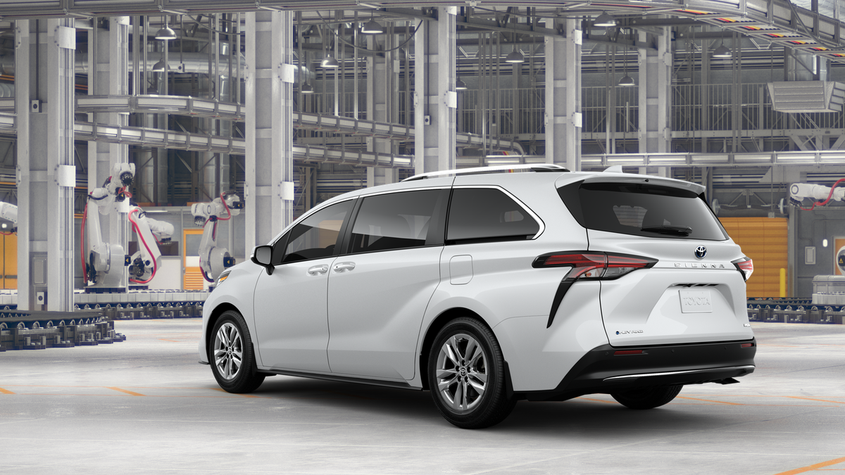 2025 Toyota Sienna Limited photo 8