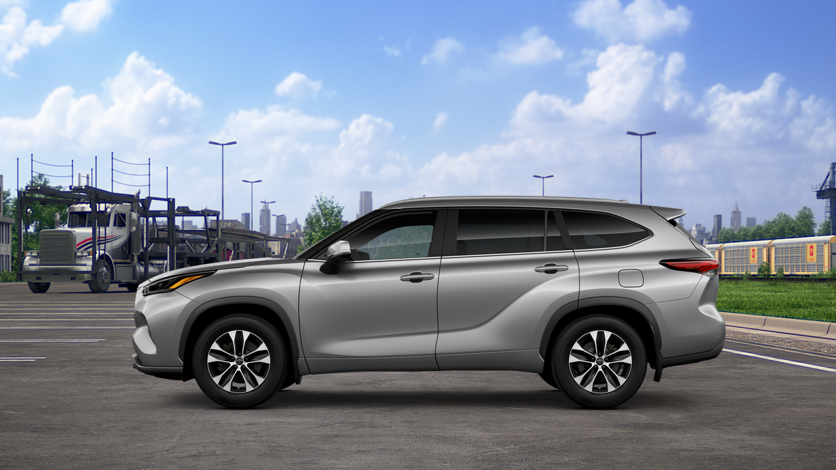 2025 Toyota Highlander XLE photo 6