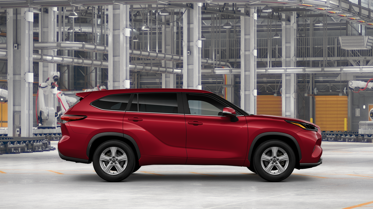 2025 Toyota Highlander LE photo 14