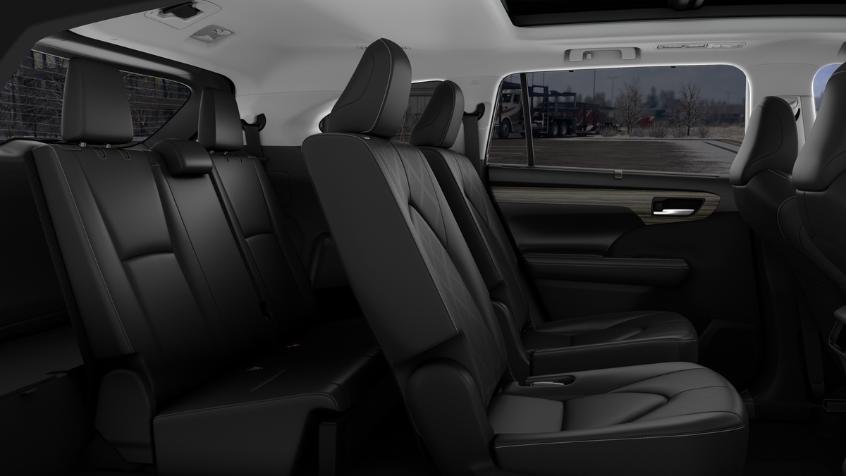 2026 Toyota Highlander photo 2