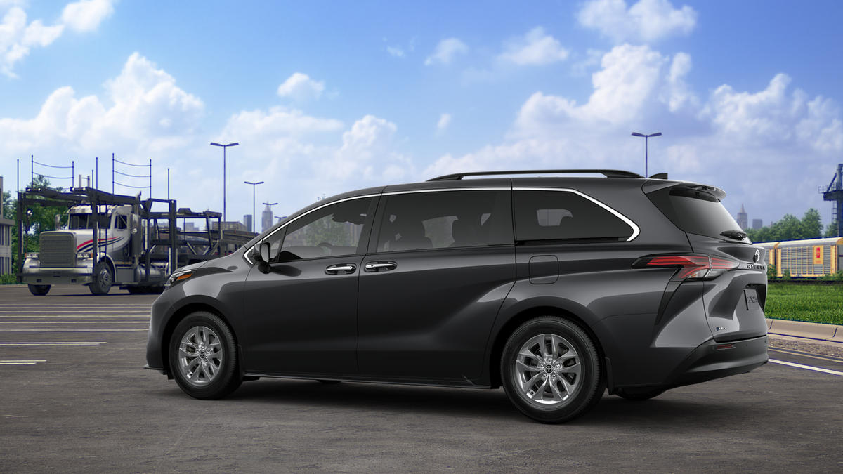 2025 Toyota Sienna XLE photo 10