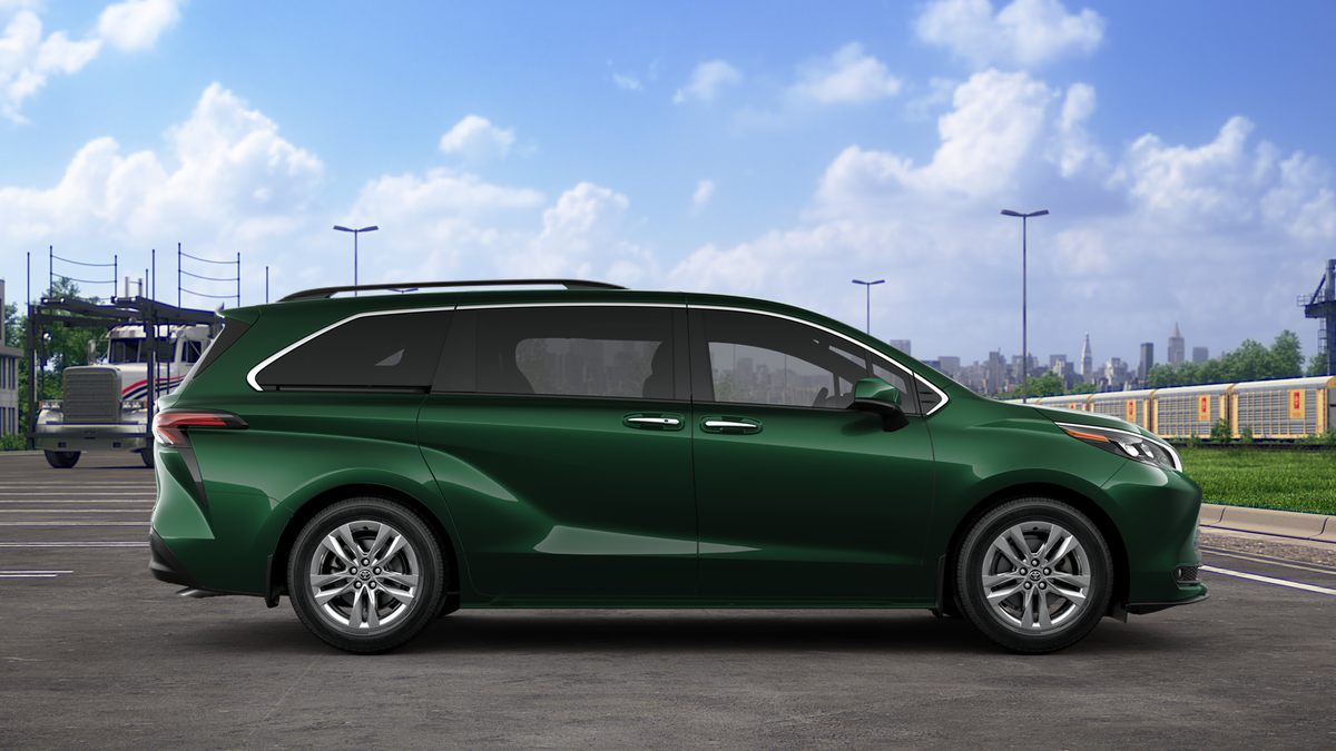 2025 Toyota Sienna XLE photo 12