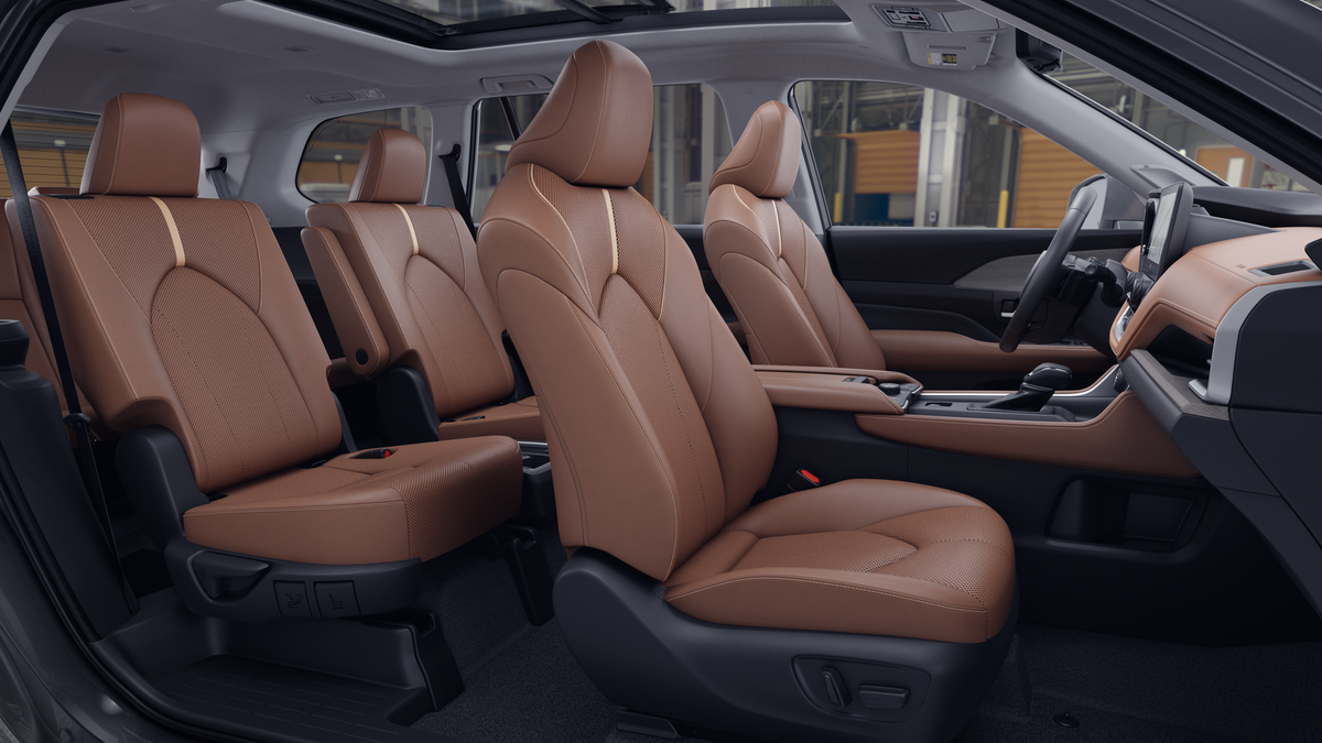 New 2026 Wind Chill Pearl <sup>1</sup> Toyota  Platinum image 22
