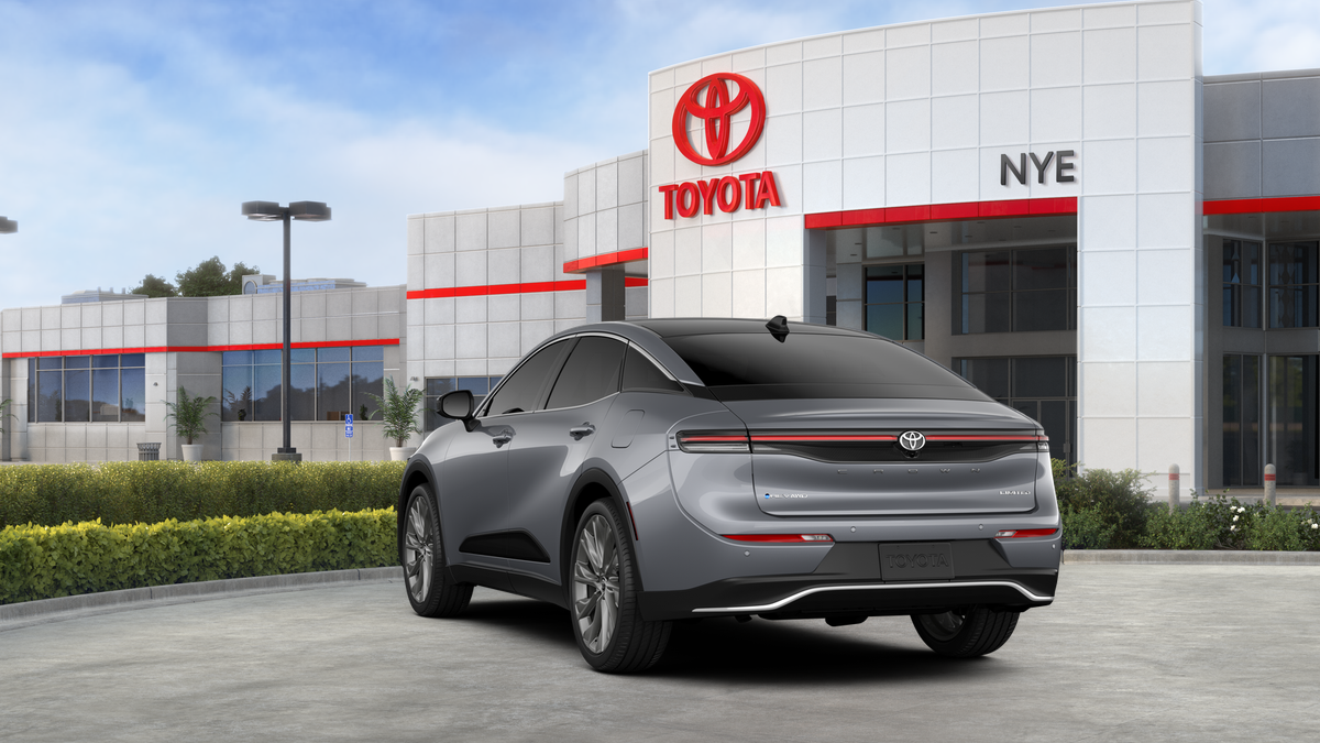 2026 Toyota Crown Limited - Photo 9