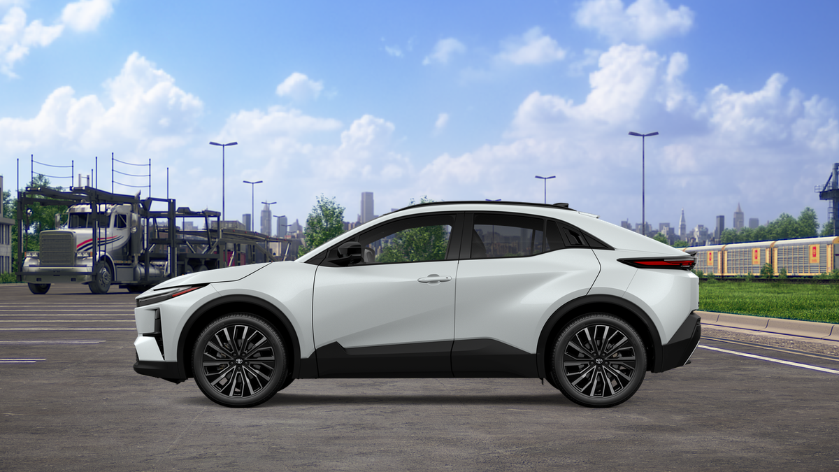 New 2026 Wind Chill Pearl <sup>1</sup> Toyota  XSE image 7