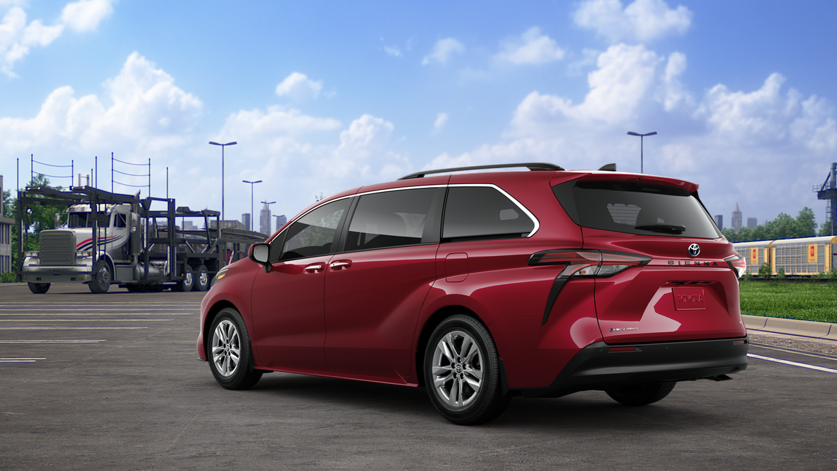 2025 Toyota Sienna XLE photo 6
