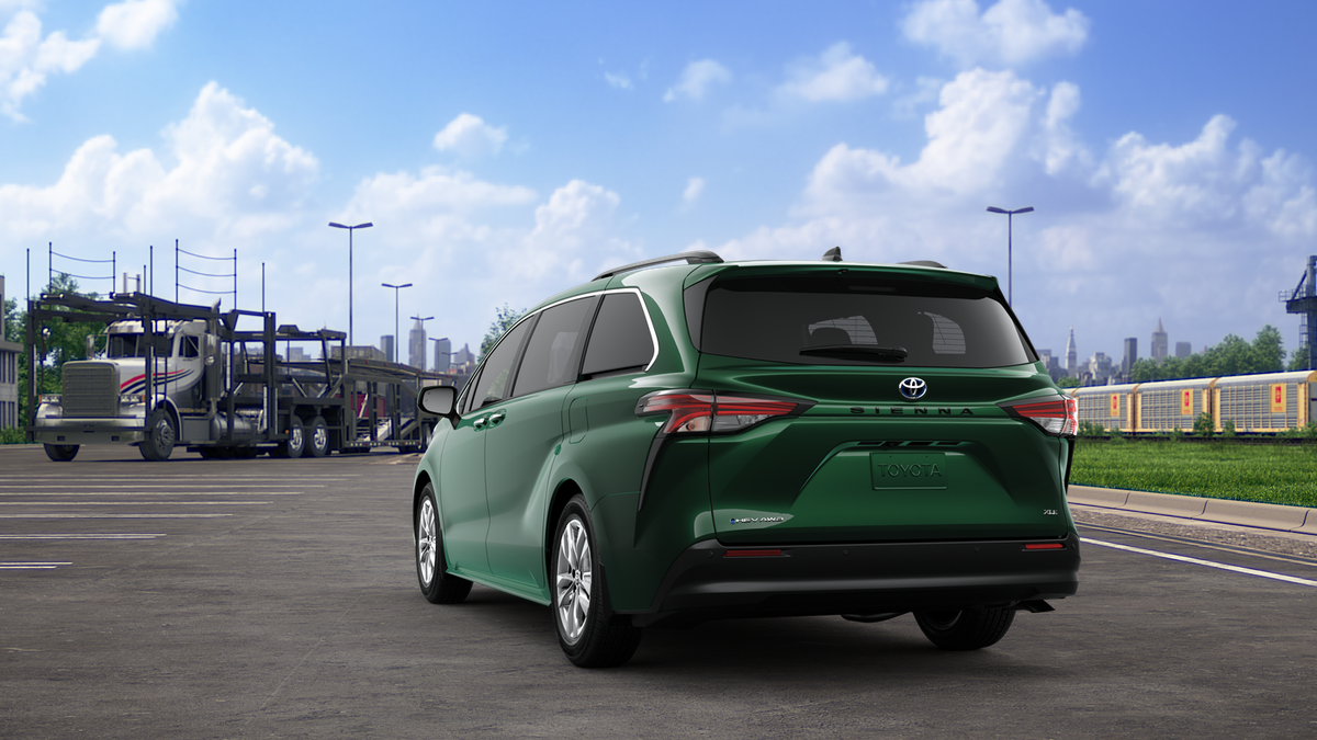 2025 Toyota Sienna XLE photo 7